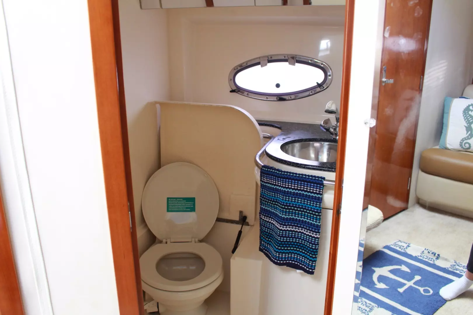 2000 Carver Trojan 440 Express - Image 25