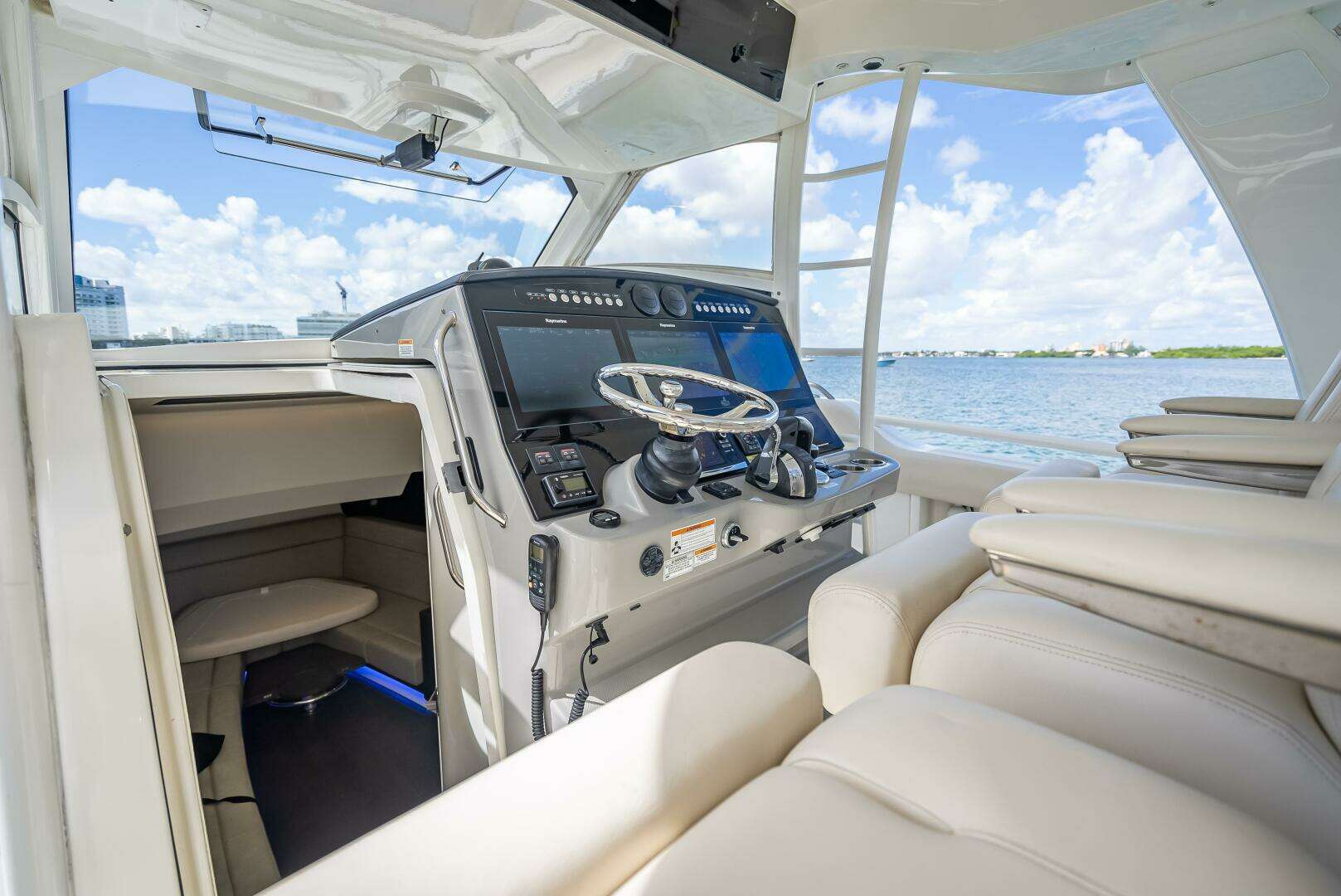 2016 Boston Whaler — - Image 116