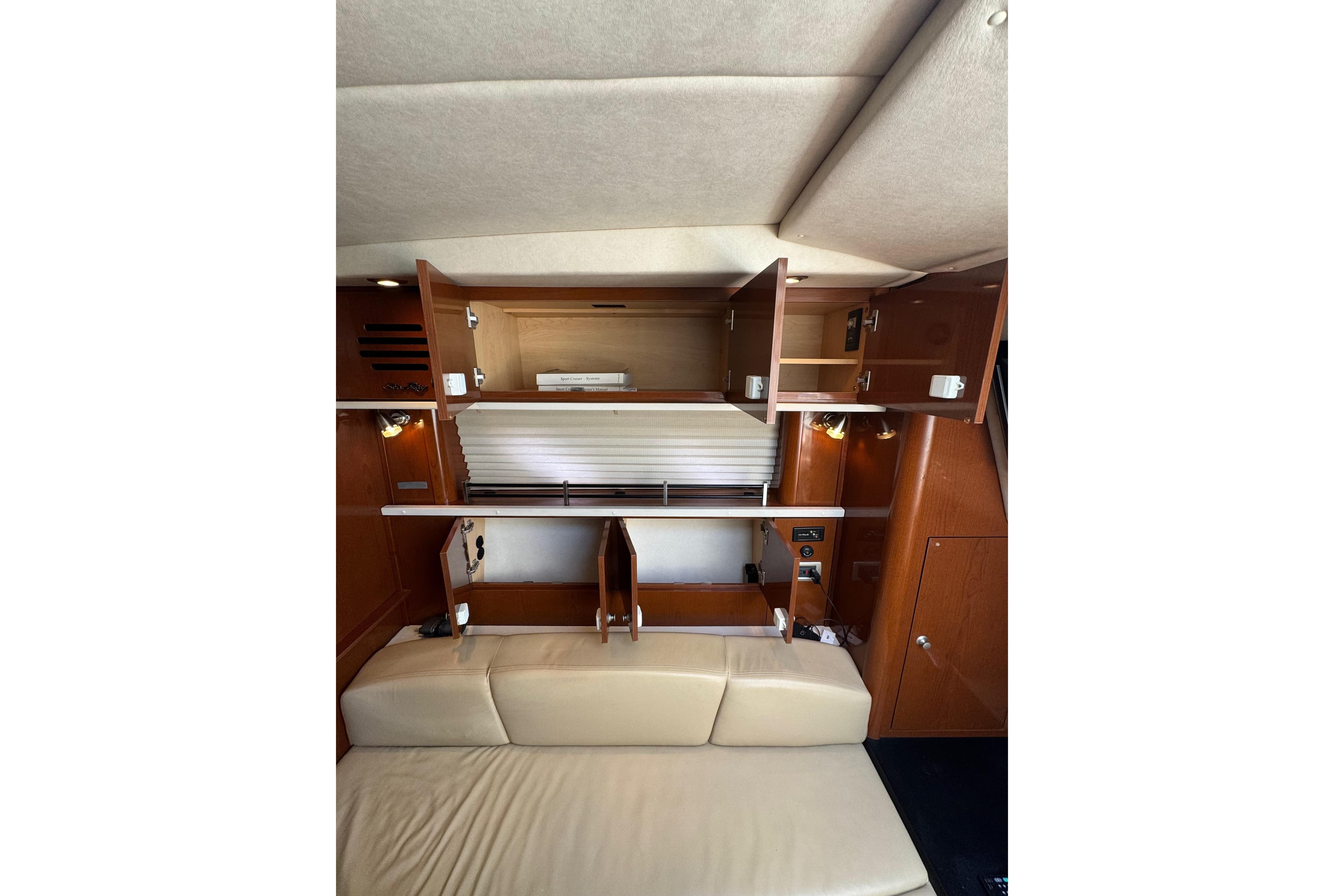 Interior of 2010 Sea Ray Sundancer 330 yacht.