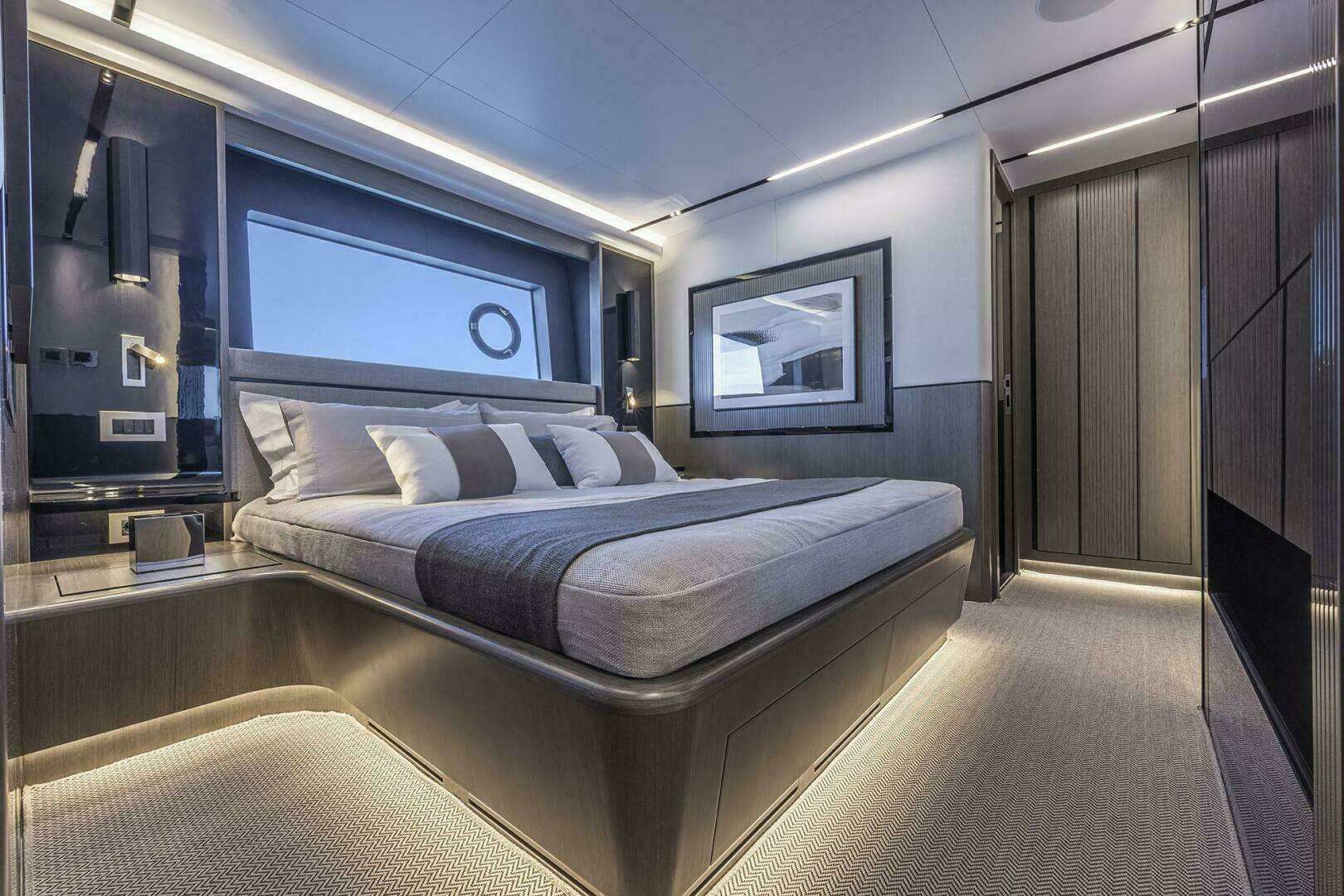 2026 Pearl 82 - Image 32
