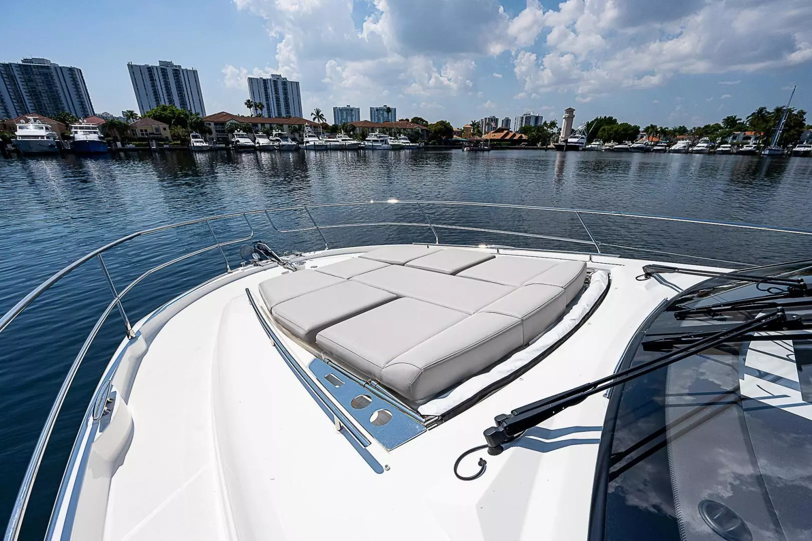 2022 Prestige 520 Fly - Image 6