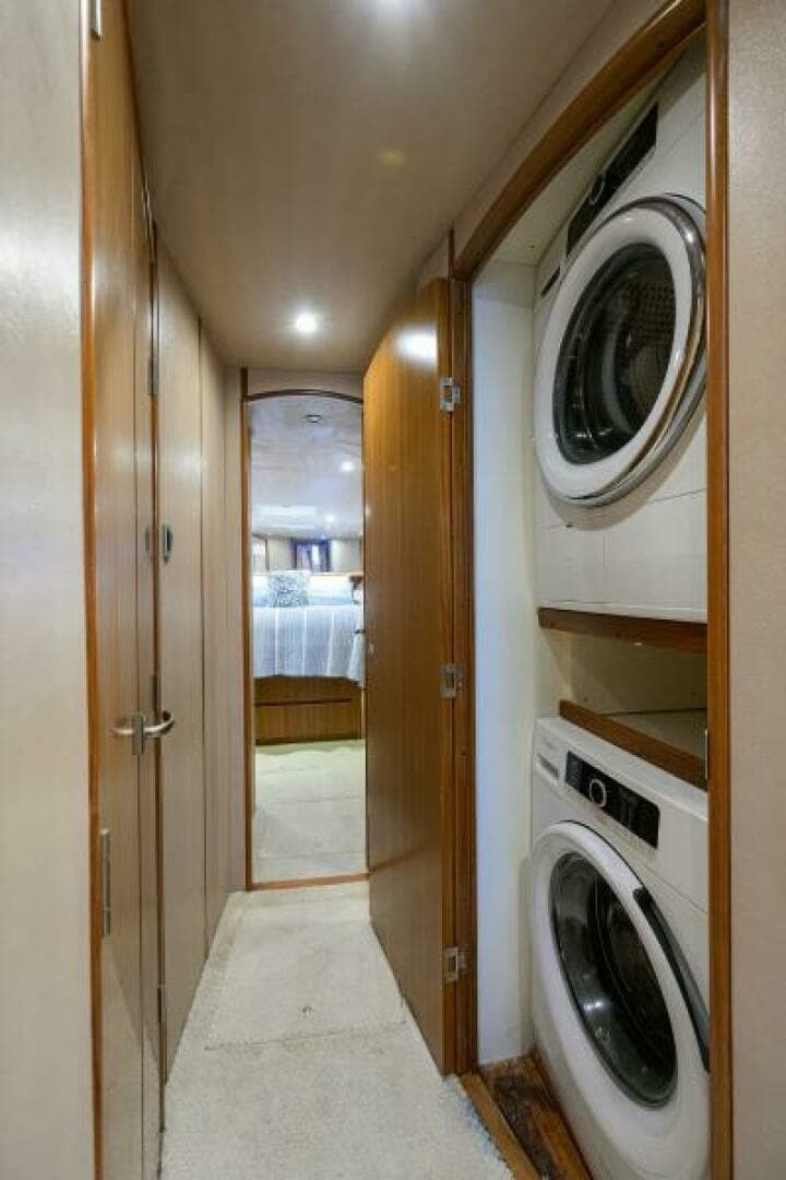 2008 Viking 60 Convertible - Image 36