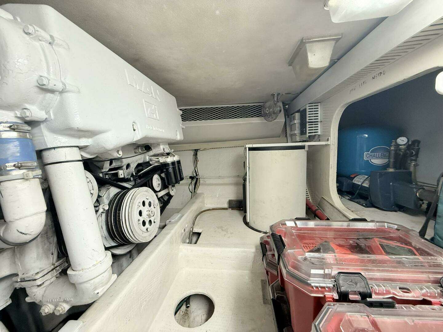 1992 Viking 50 Convertible - Image 37