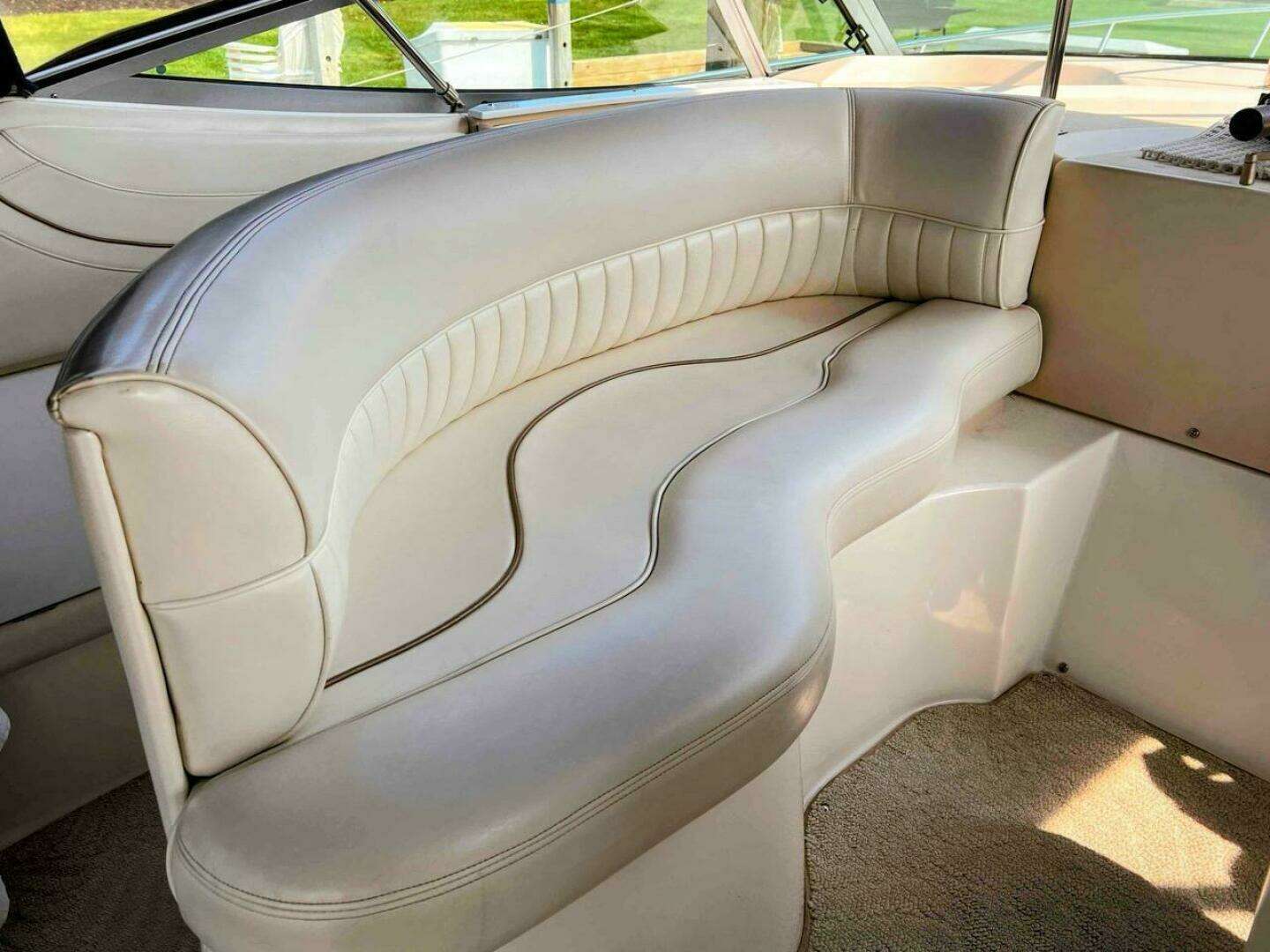 1998 Cruisers Yachts 3575 Esprit - Image 14