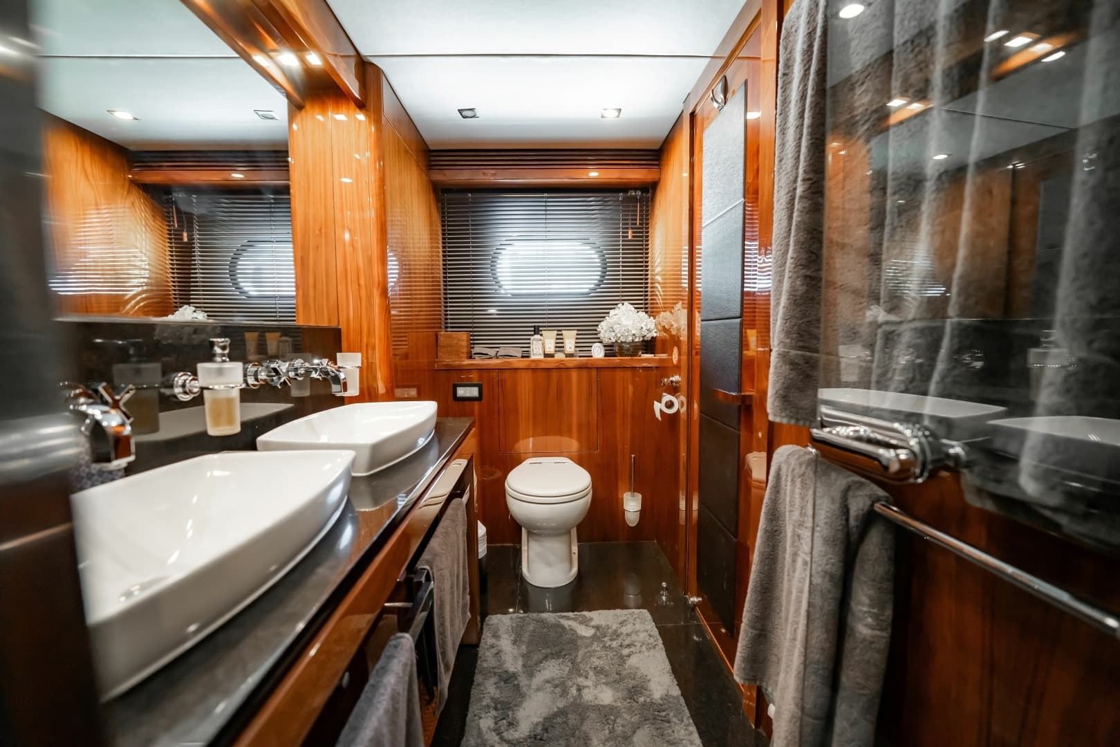 2010 Sunseeker 34 Metre Yacht - Image 55