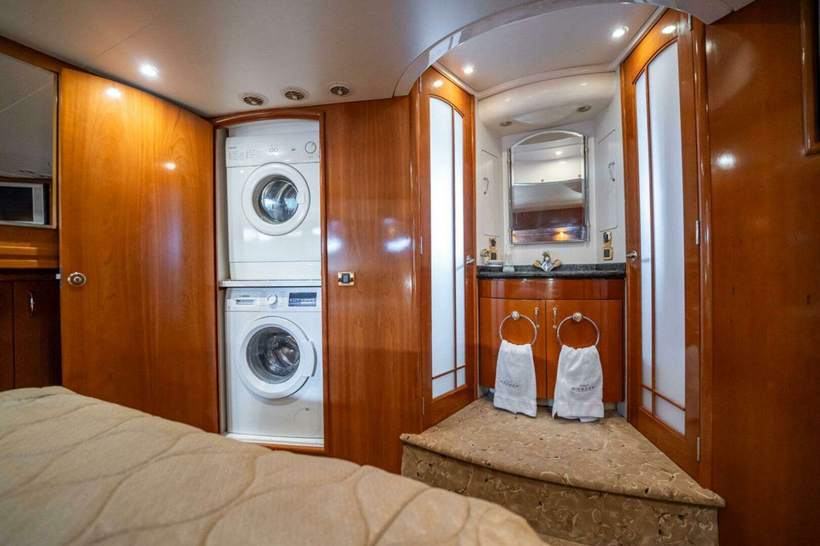 2005 Carver 56 Voyager - Image 31