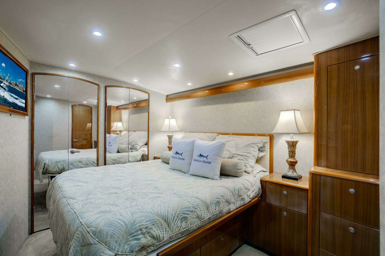 2007 Viking 56 Convertible - Image 7