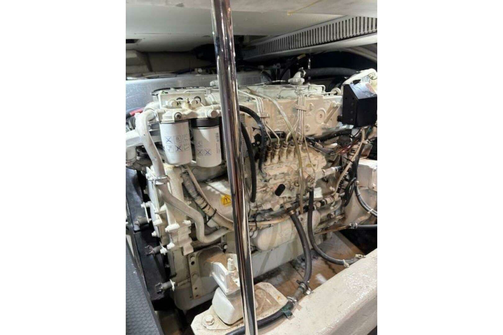 2004 Carver 466 Motor Yacht - Image 90