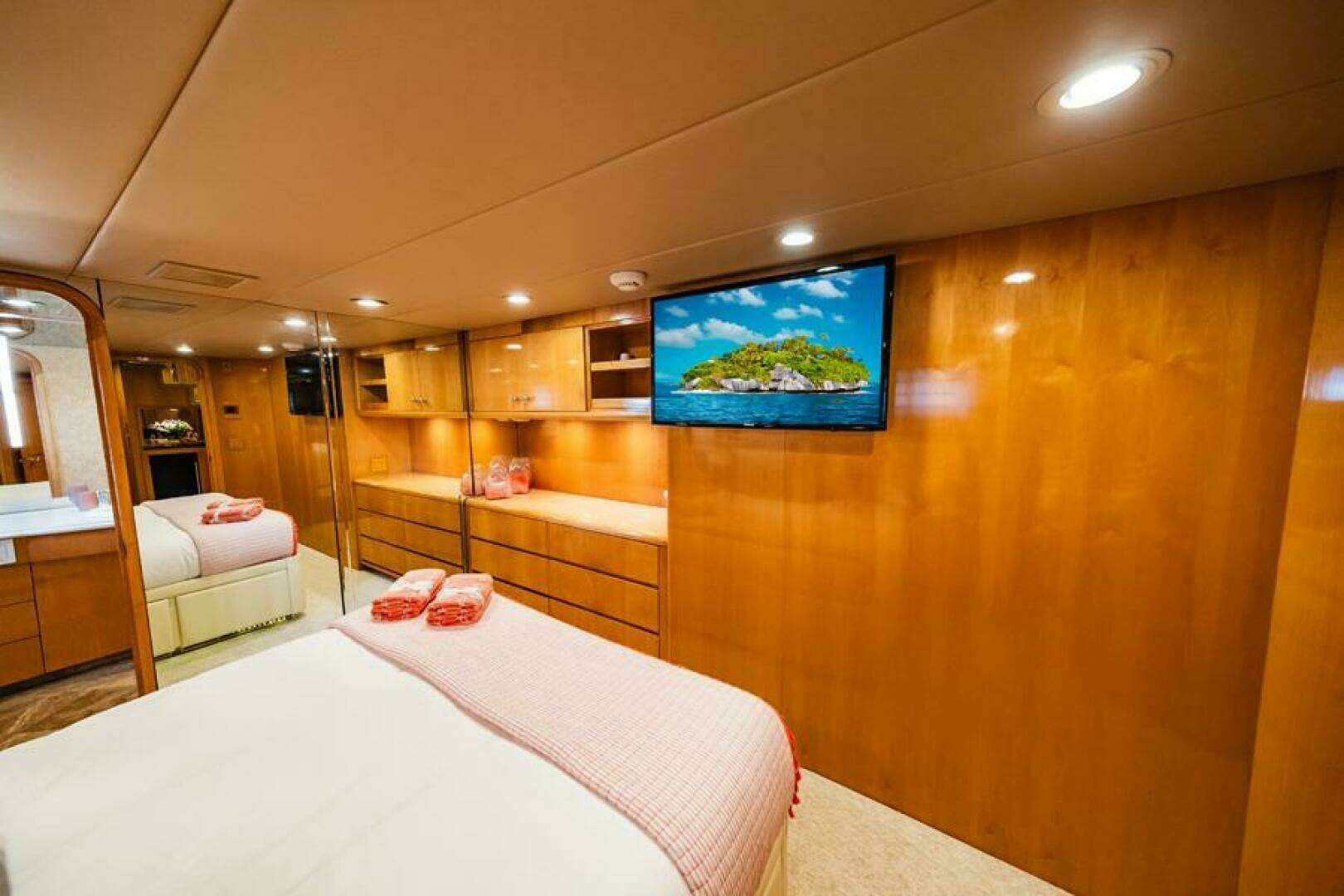 1995 Hatteras Flybridge Motor Yacht - Image 30