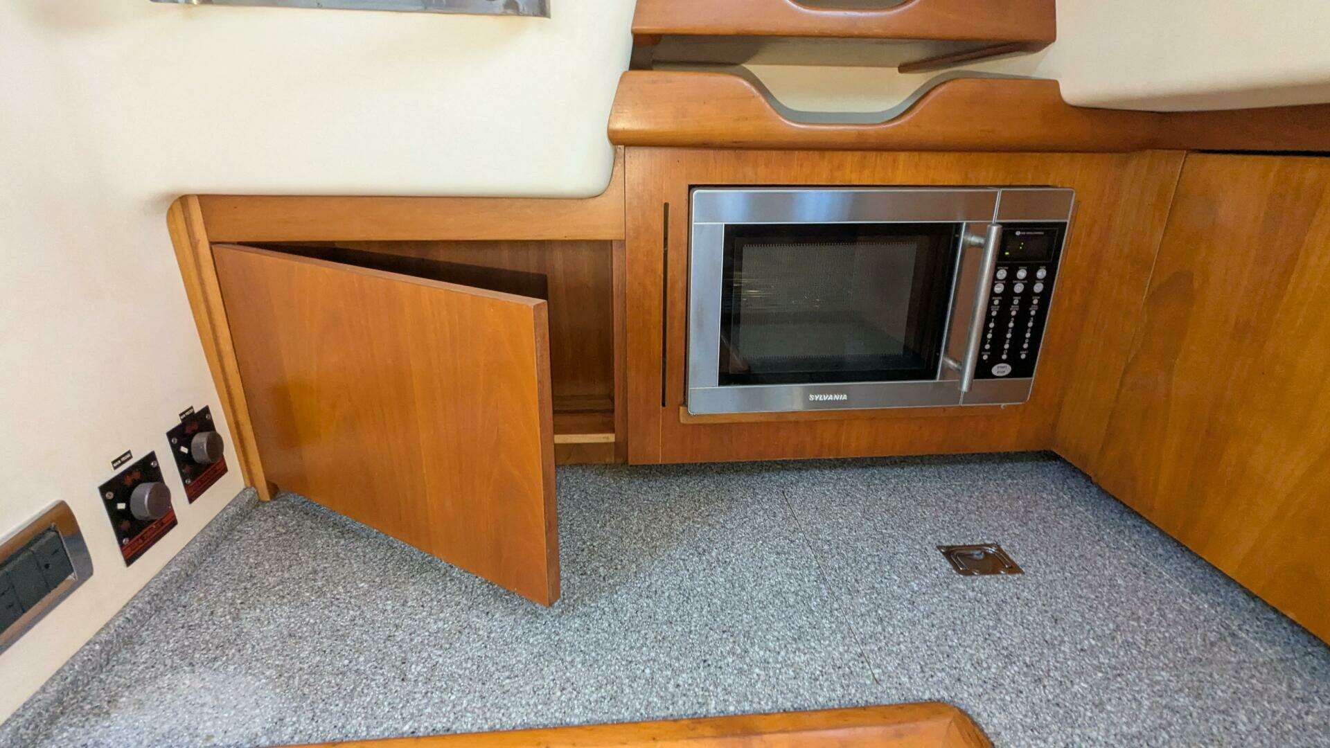2005 Saga 409 - Image 15