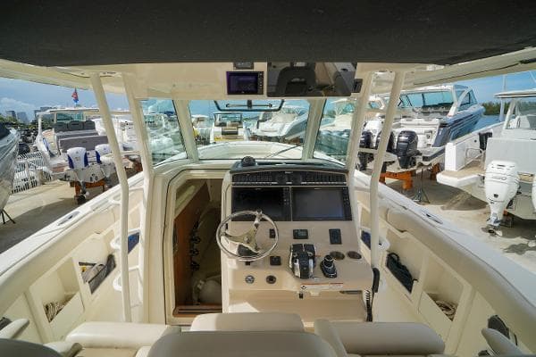 2018 Boston Whaler 380 Outrage - 21