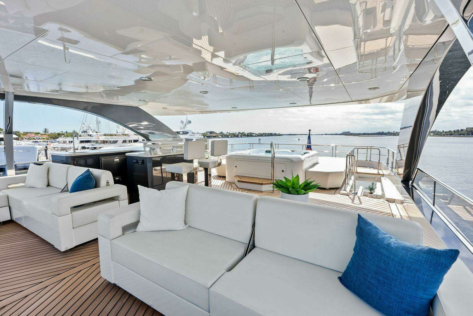 2024 Ocean Alexander 35 Revolution - Image 22