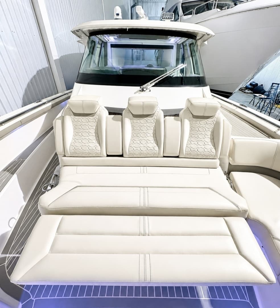 2023 Tiara Yachts 48 LS - Image 11
