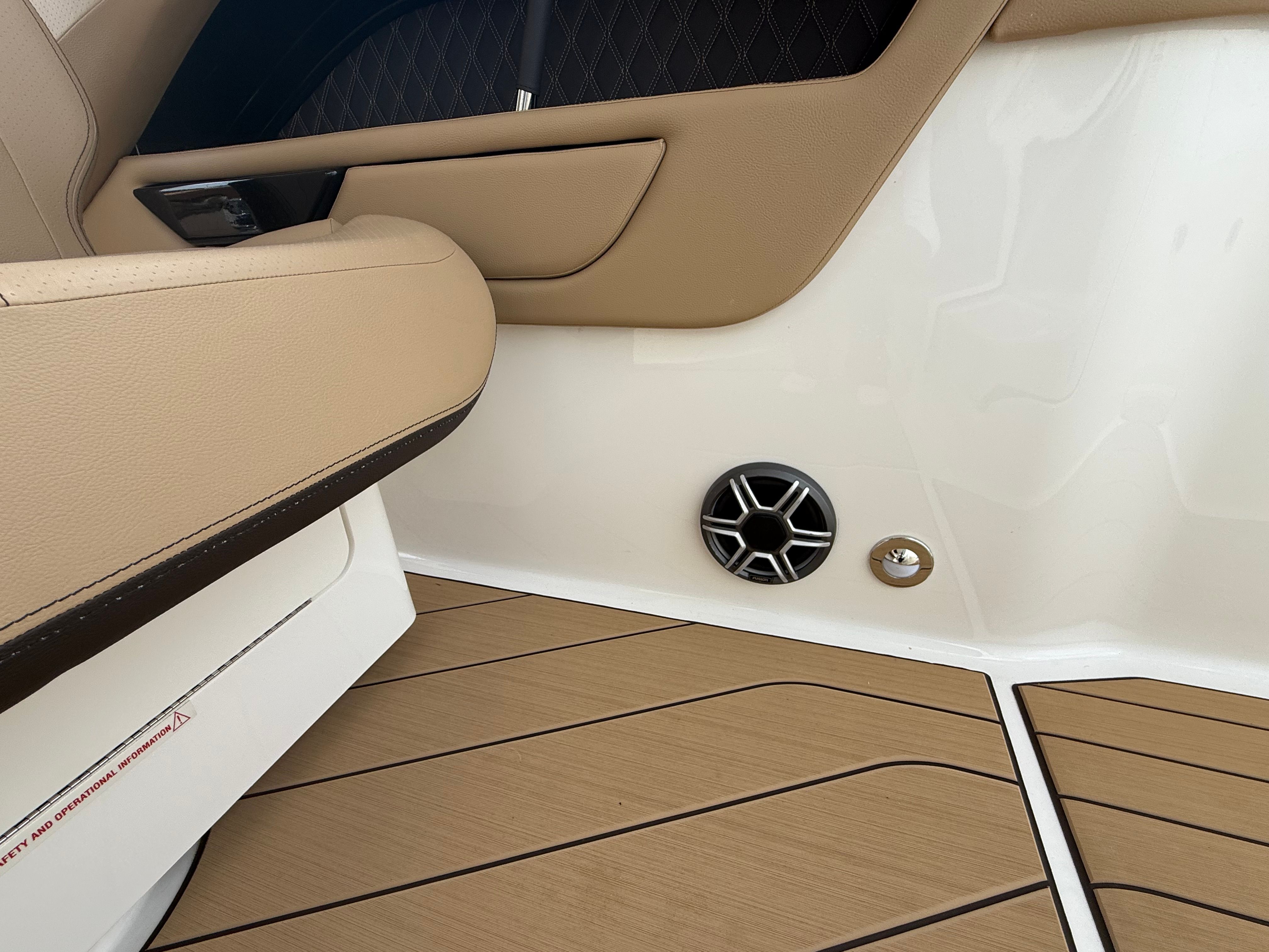2026 Sea Ray SLX 400 Outboard - 26
