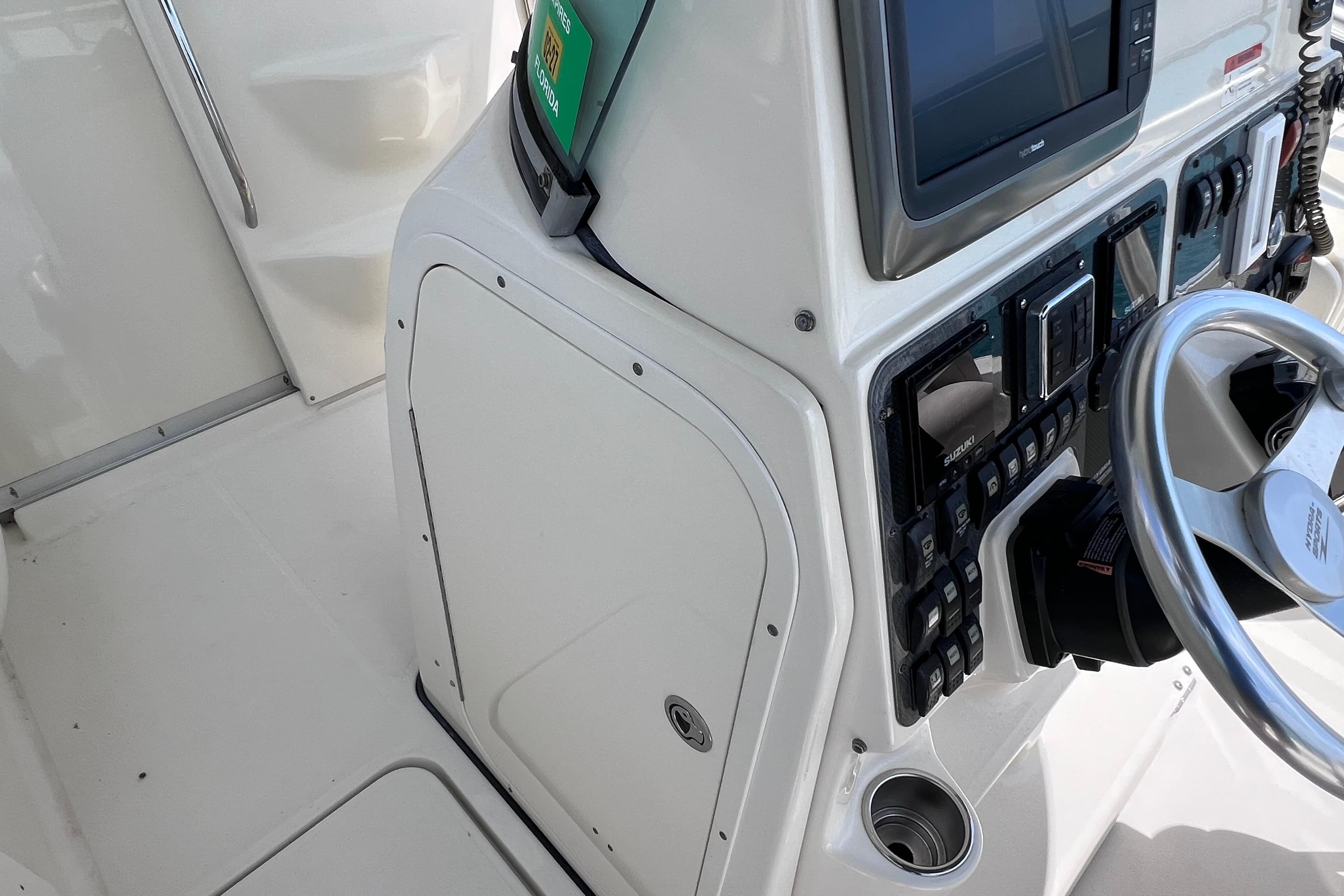 2005 Hydra-Sports Vector 3300 VX helm with steering wheel and control panel.