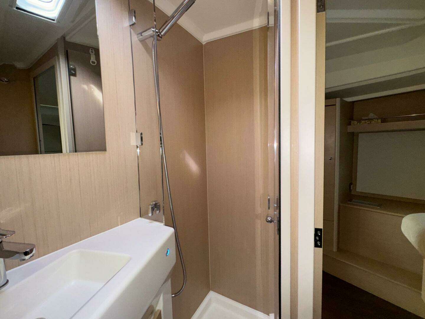 2022 Beneteau Oceanis 40.1 - Image 40