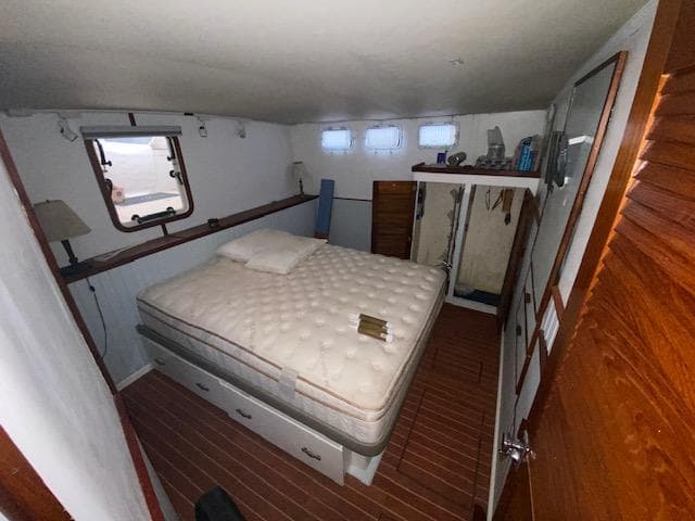 Marine Management 48'