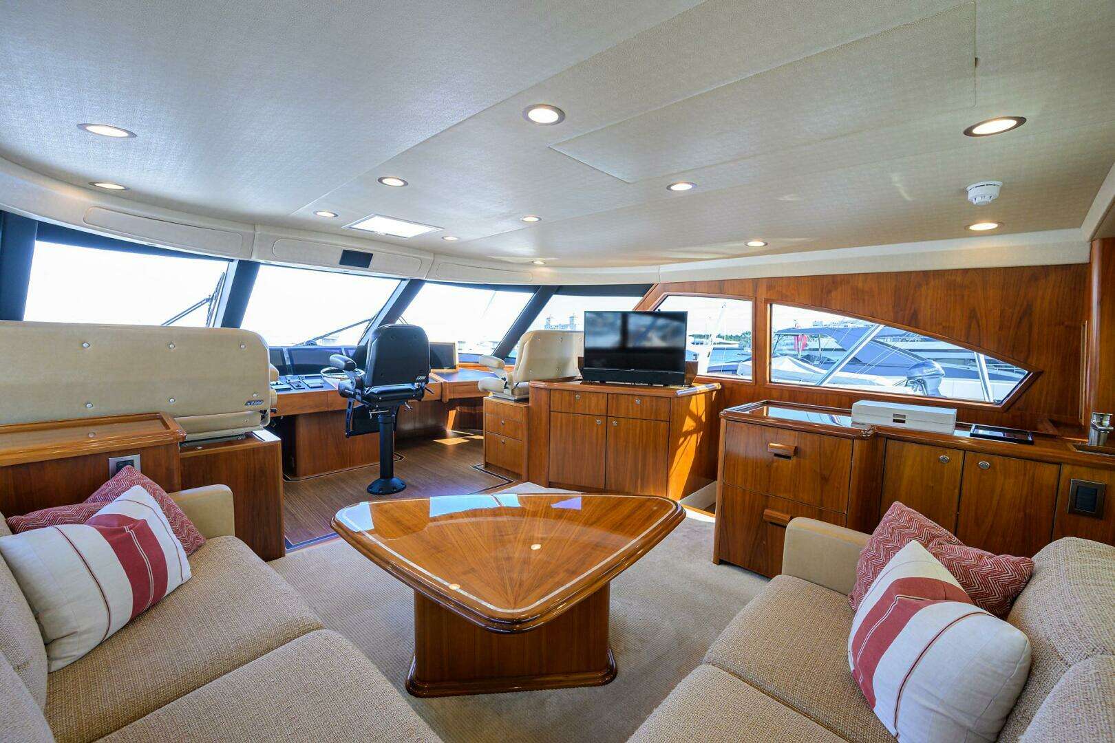2017 Viking 92 Enclosed Bridge - Image 18