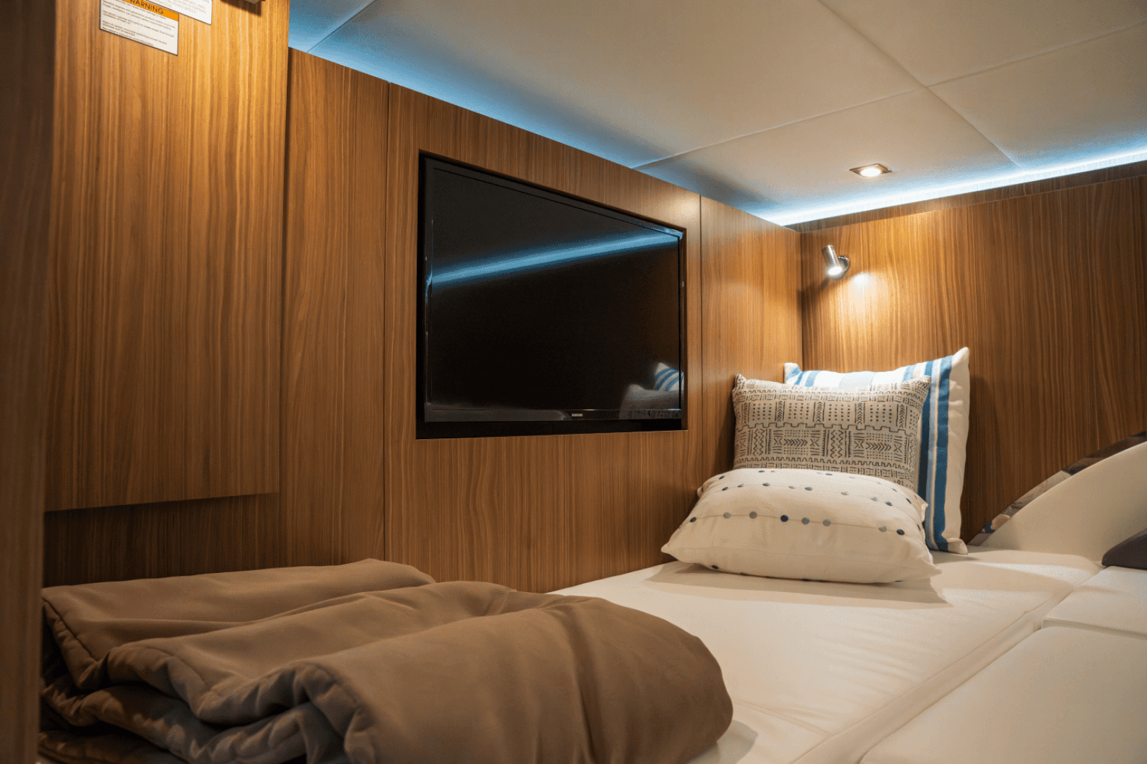 2026 Cruisers Yachts 50GLS OB - Image 45