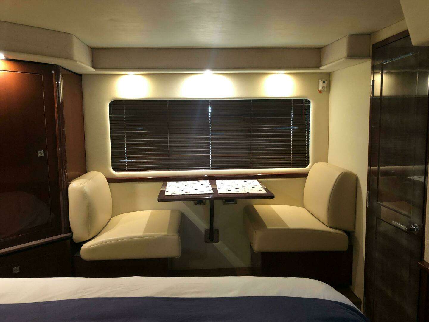 2008 Sea Ray 55 Sundancer - Image 31
