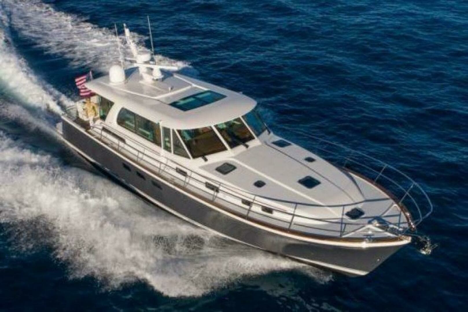 2027 Sabre 58 Salon Express - Image 2