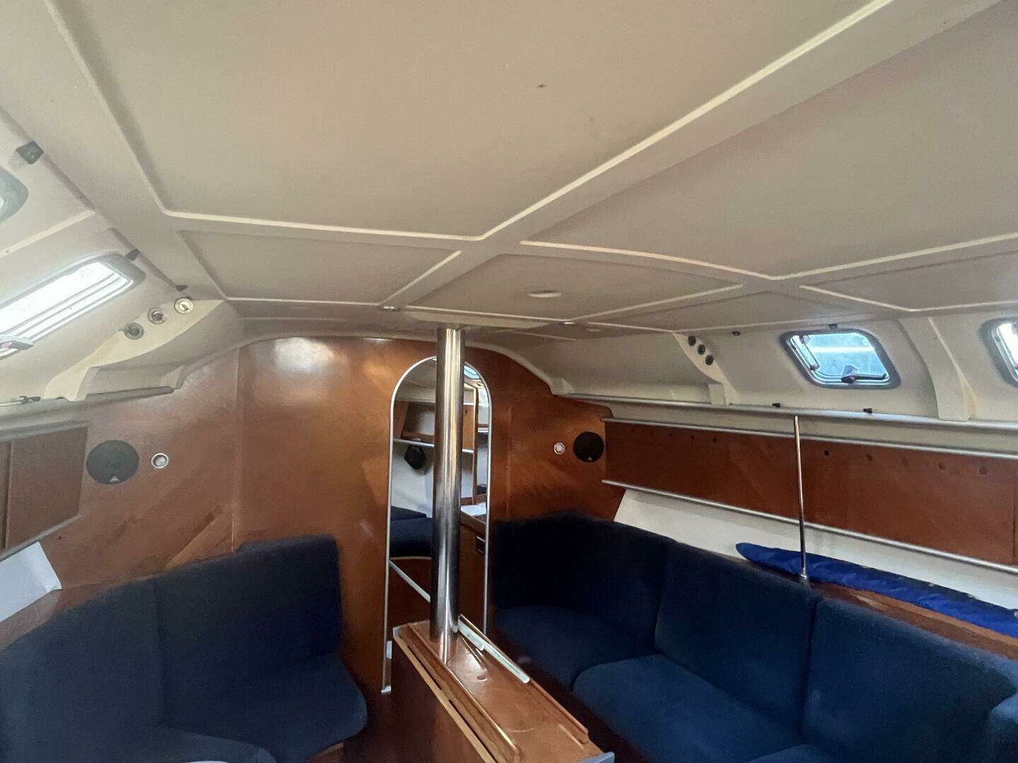 1990 Beneteau — - Image 30