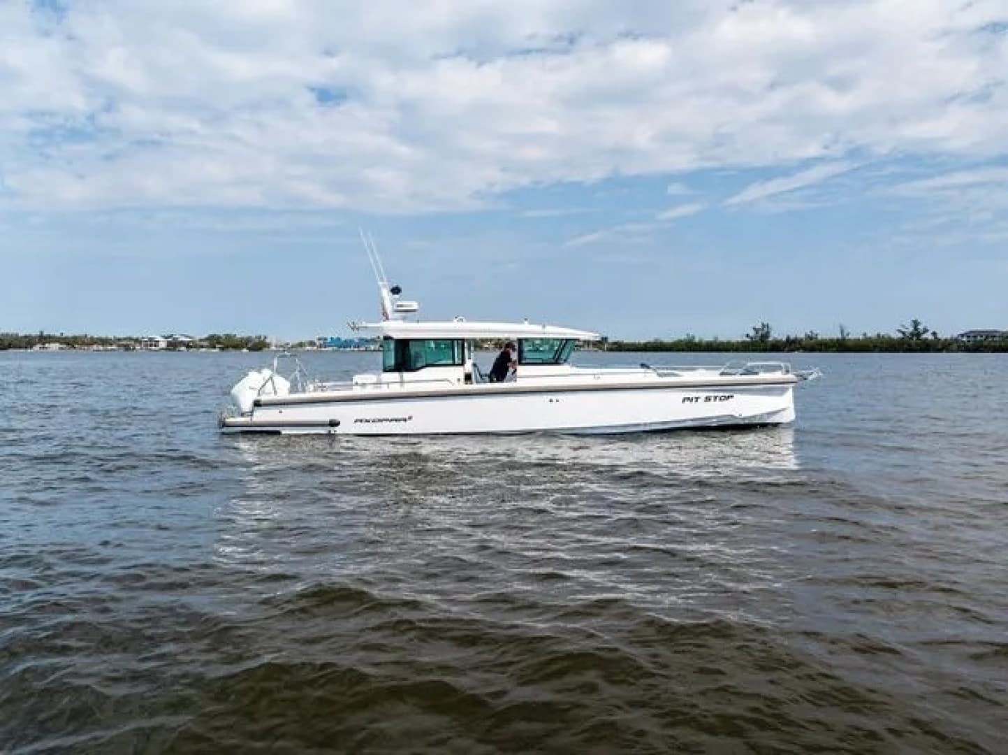 2022 Axopar 37 XC CROSS CABIN - Image 42