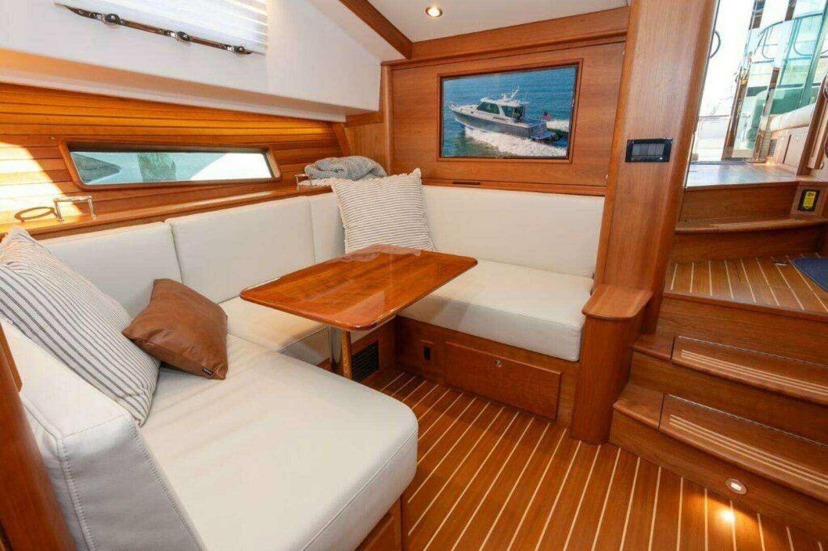 2024 Sabre 43  Salon Express - Image 31