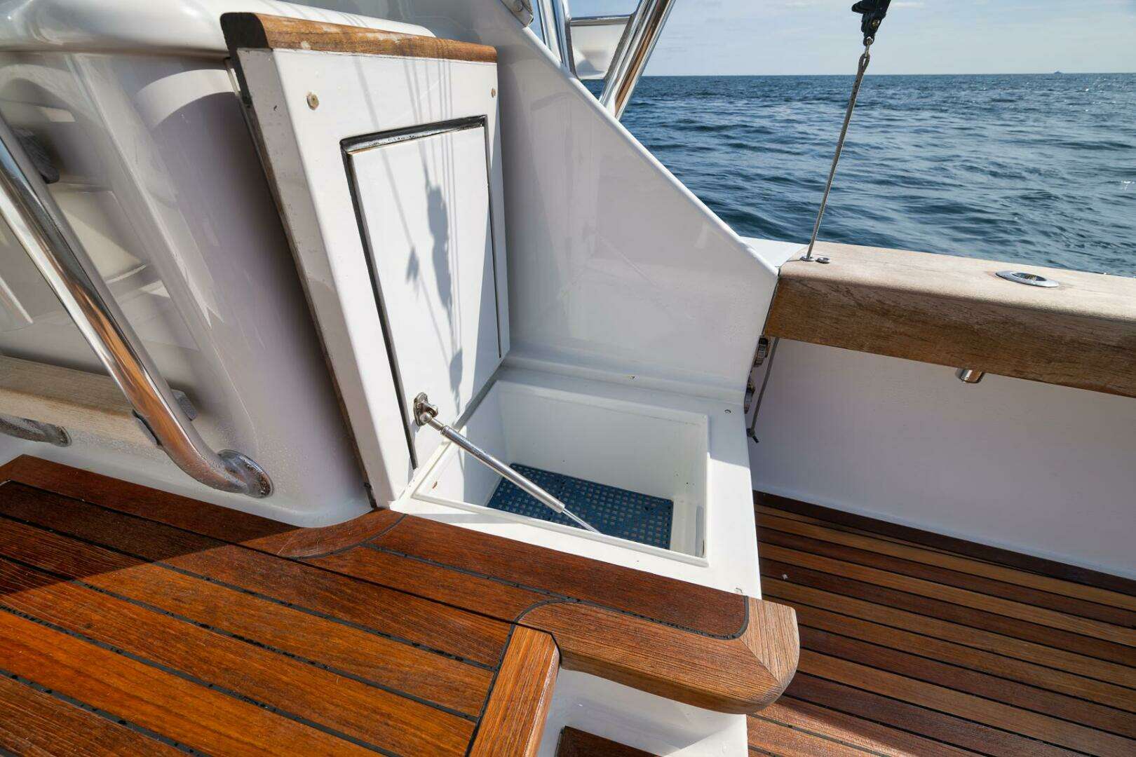 2002 Weaver 60 Convertible - Image 42