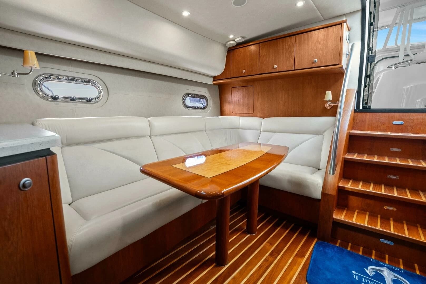 2007 Tiara Yachts 4300 Sovran - Image 15