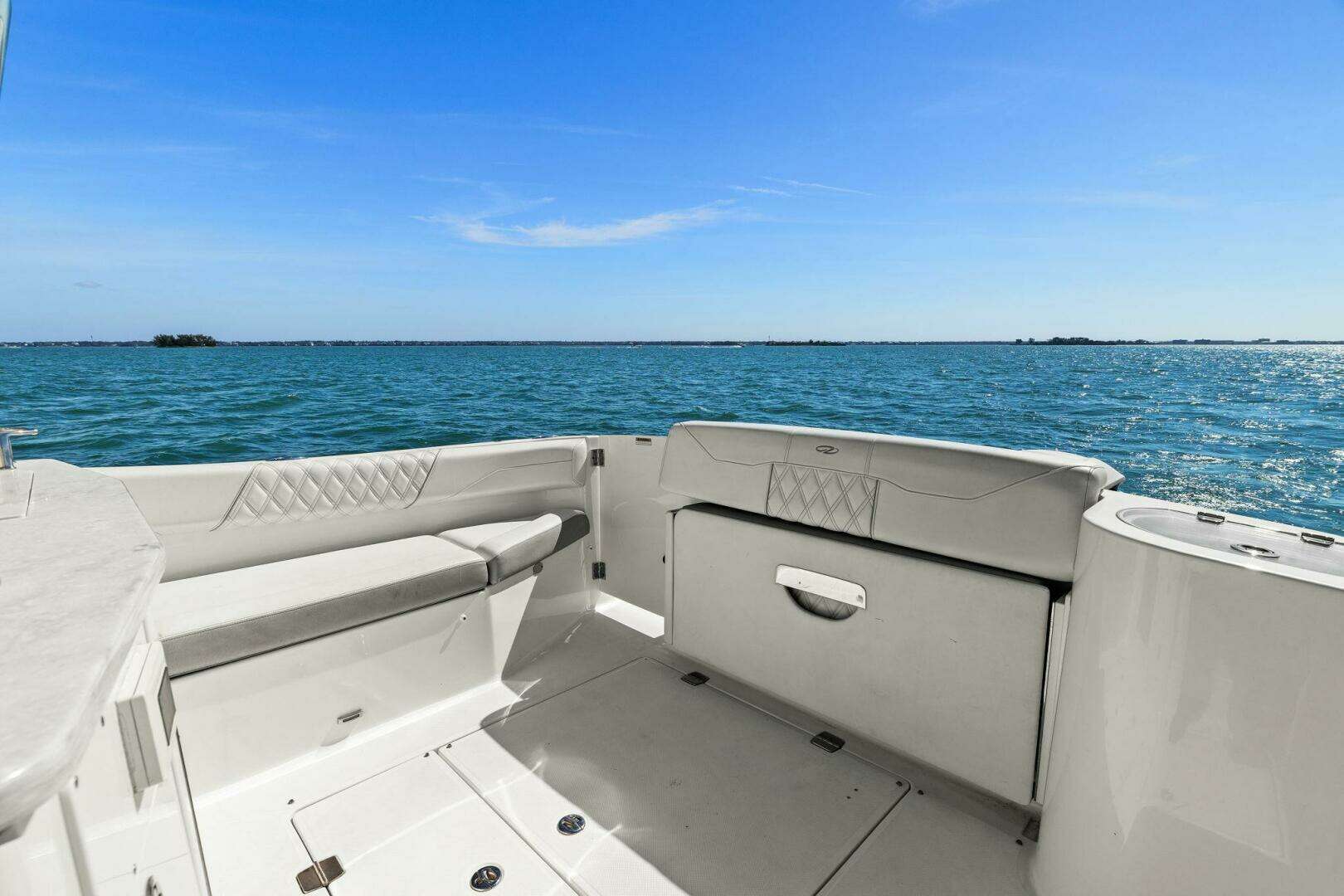 2020 Regal 33 SAV - Image 32