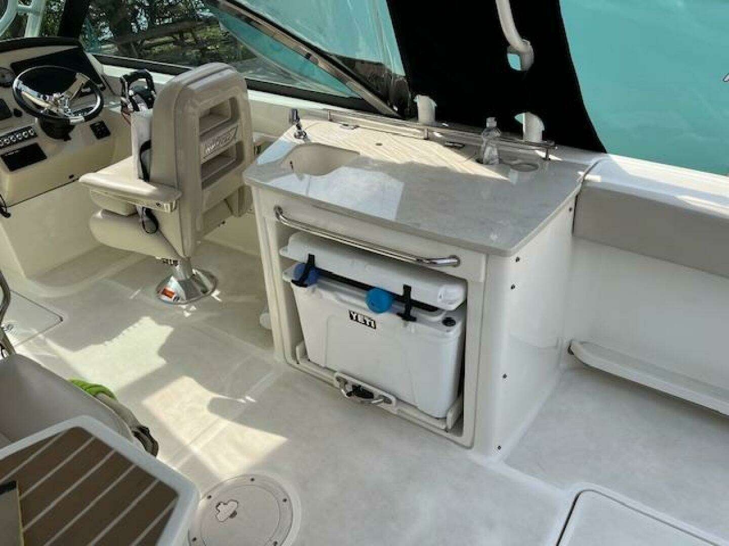 2018 Boston Whaler 270 Vantage - Image 38