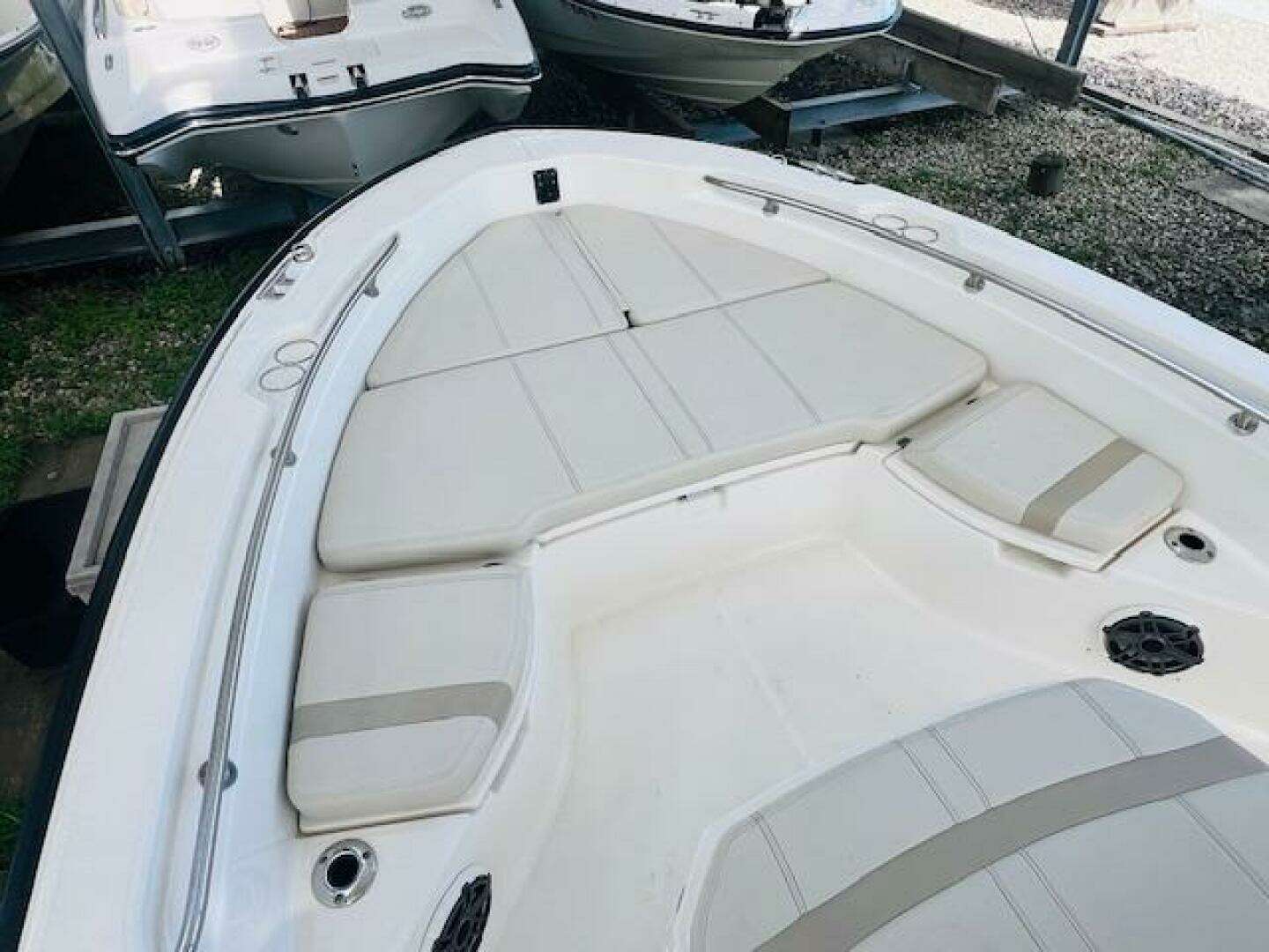 2023 Boston Whaler 250 Dauntless - Image 6