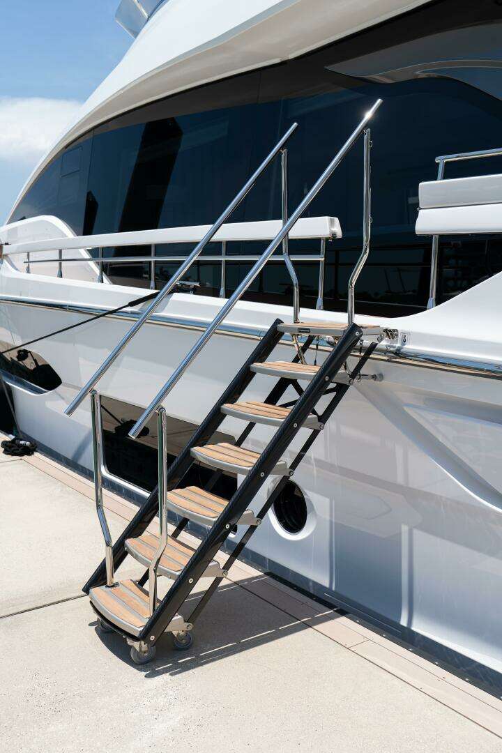 2022 Azimut 78 - Image 20