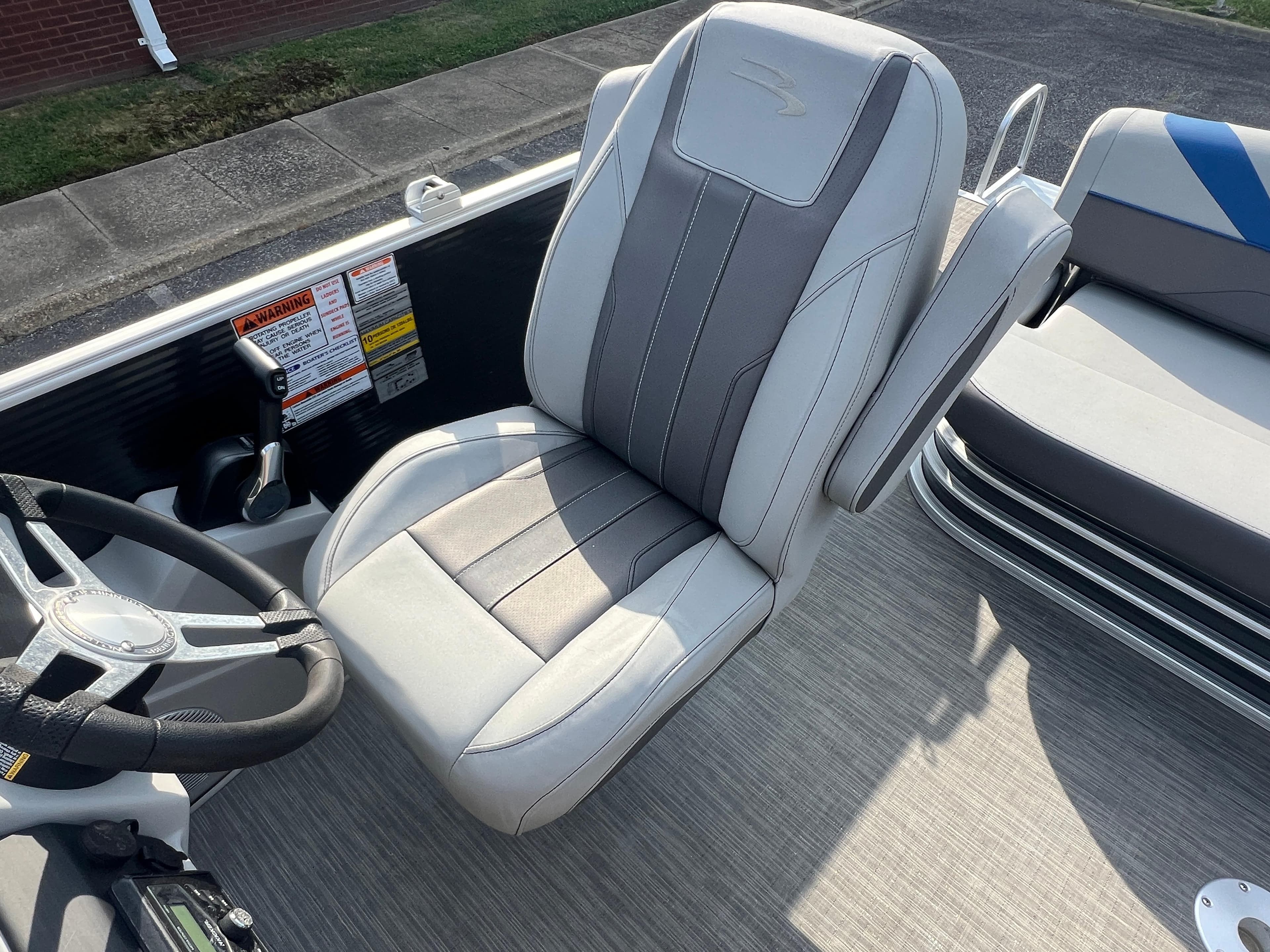 Captain's chair on 2022 Bennington SX 20 Swingback pontoon boat, featuring sleek design and controls.