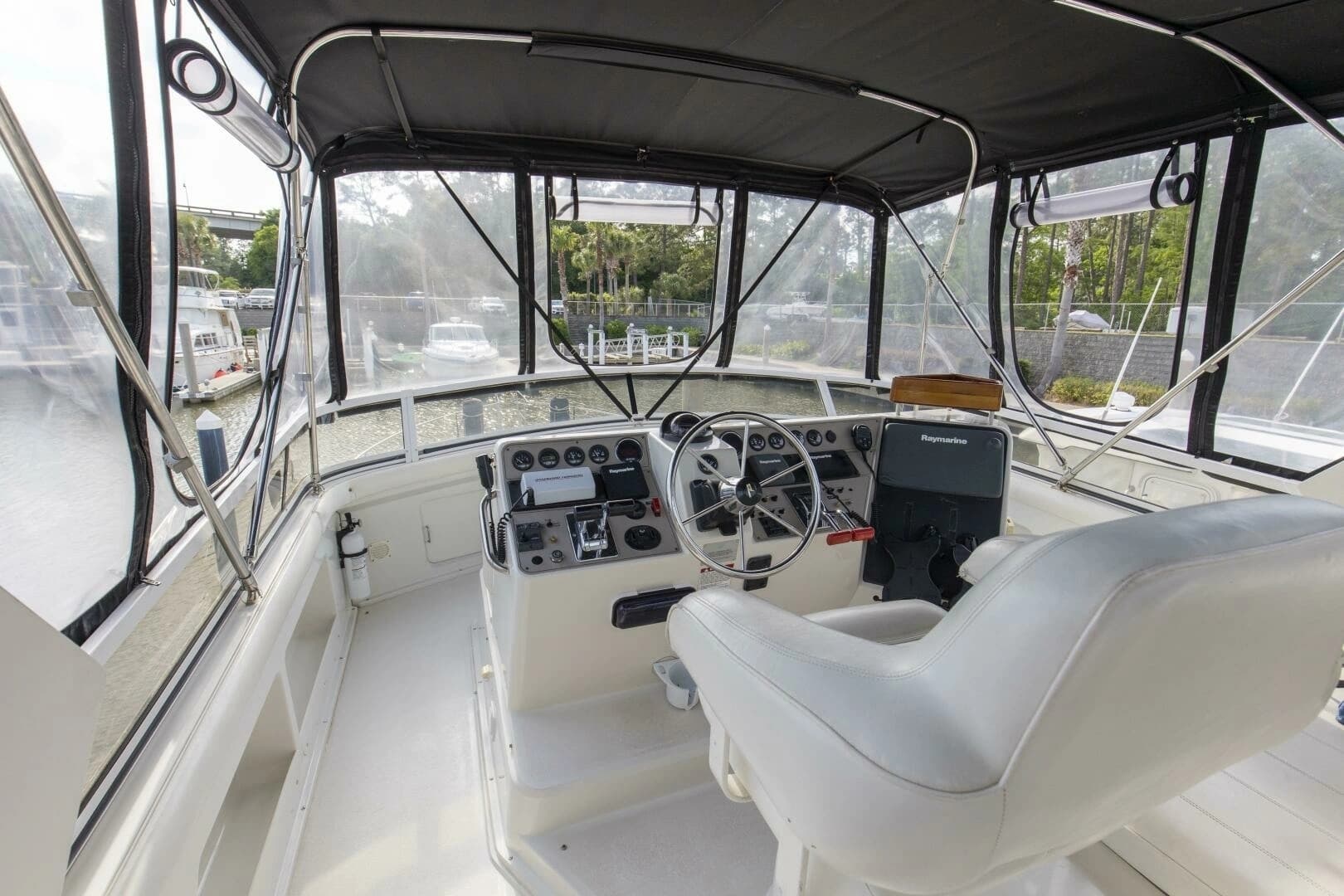 1997 Carver 445 Aft Cabin - Image 3