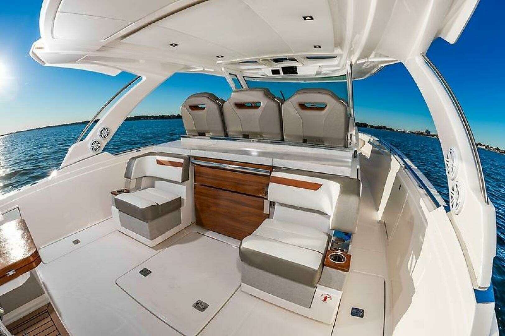 2023 Tiara Yachts 38 LS - Image 17