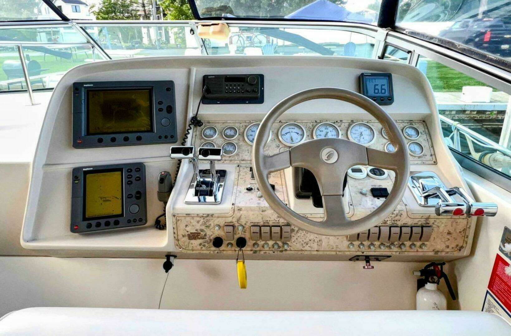 1998 Cruisers Yachts 3575 Esprit - Image 16