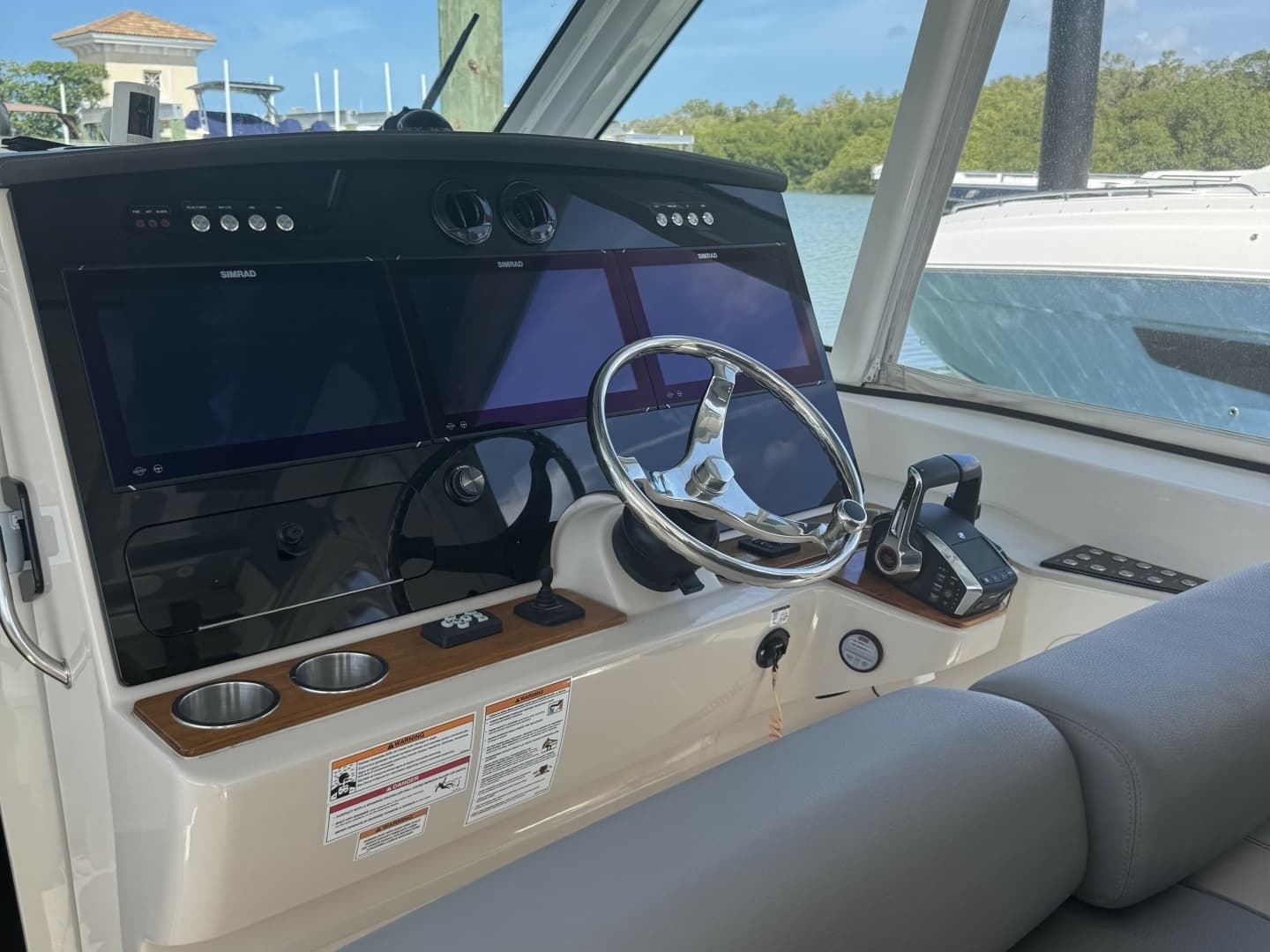 2024 Boston Whaler 380 Realm - Image 14