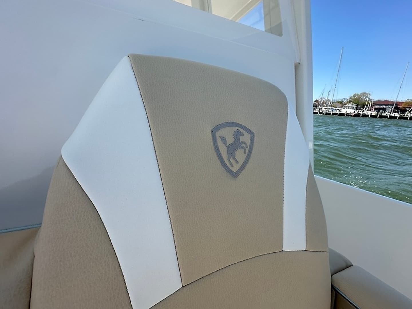 2021 Century 2900 Center Console - Image 28