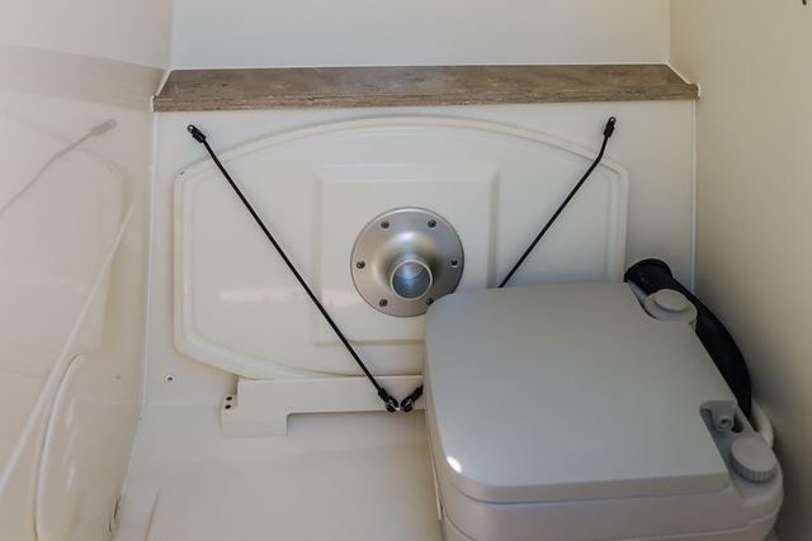 2021 Boston Whaler 270 Dauntless - Image 22