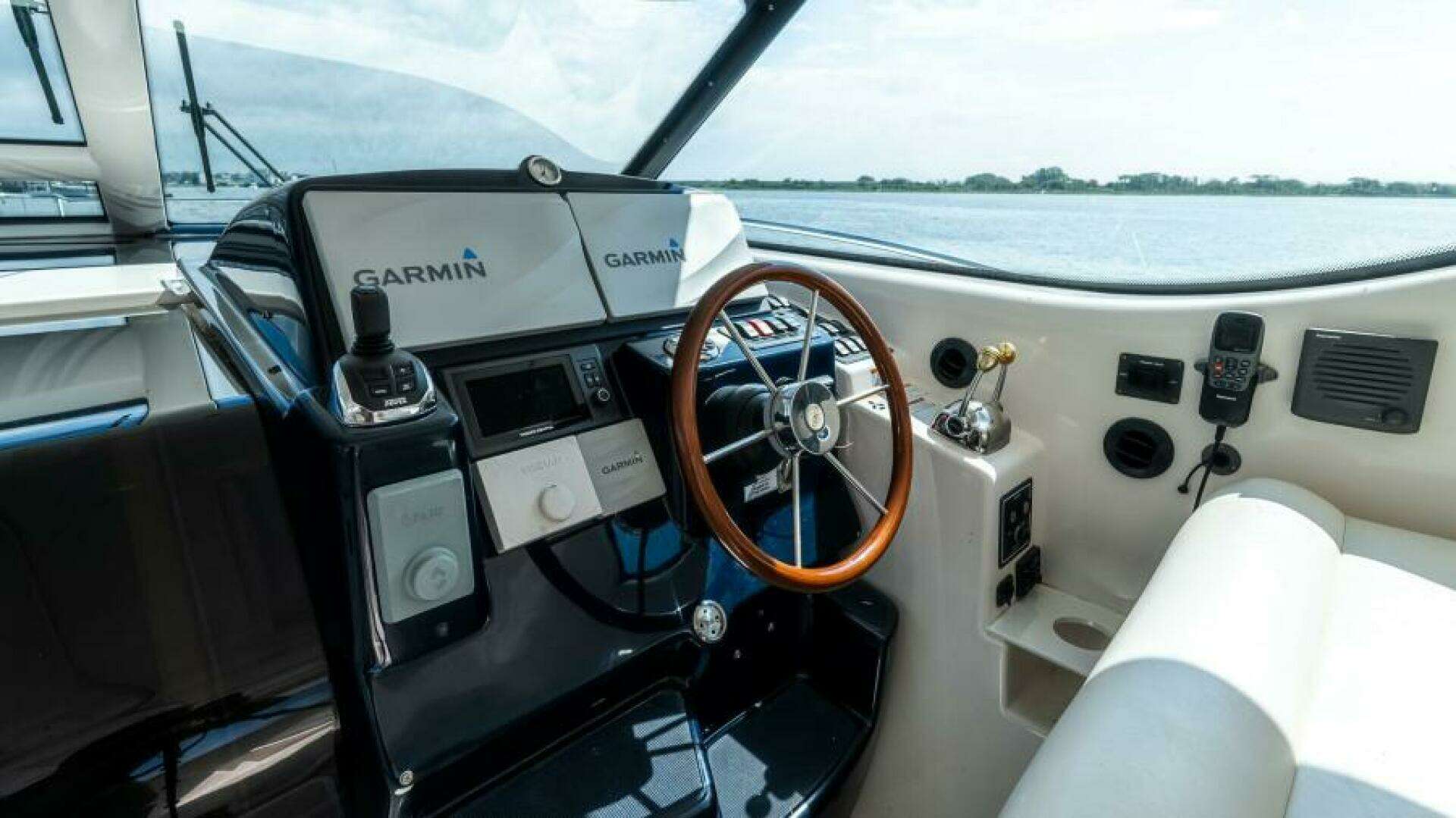 2007 Tiara Yachts 4300 Sovran - Image 8