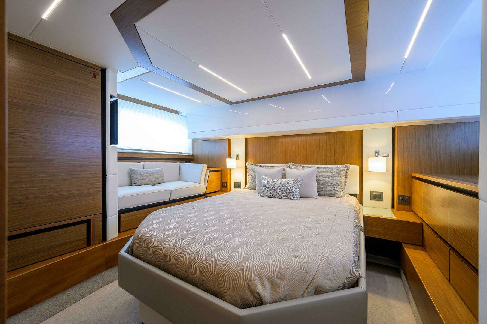 2023 Tiara Yachts C49 - Image 20