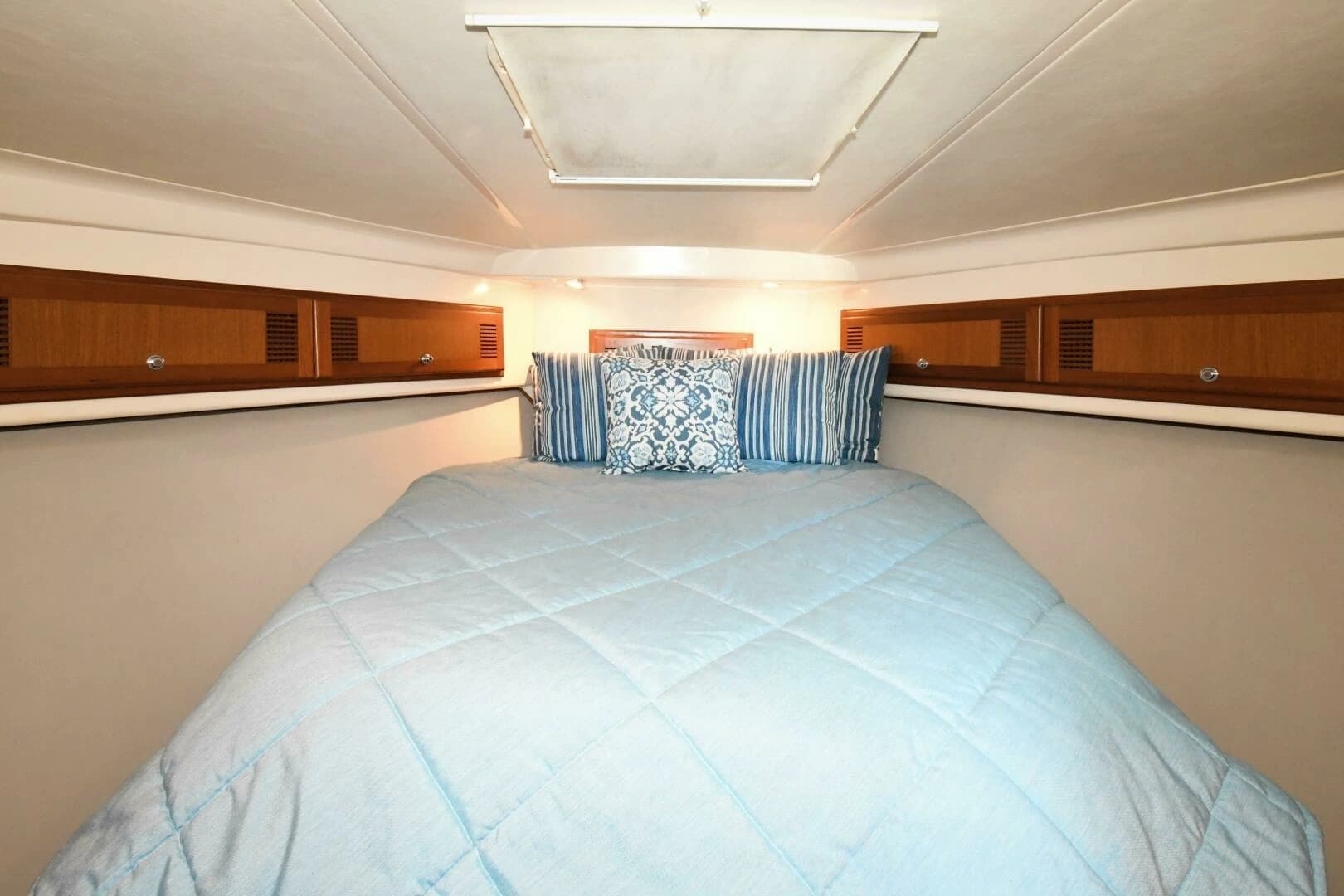 2001 Cabo 35 Flybridge - Image 4