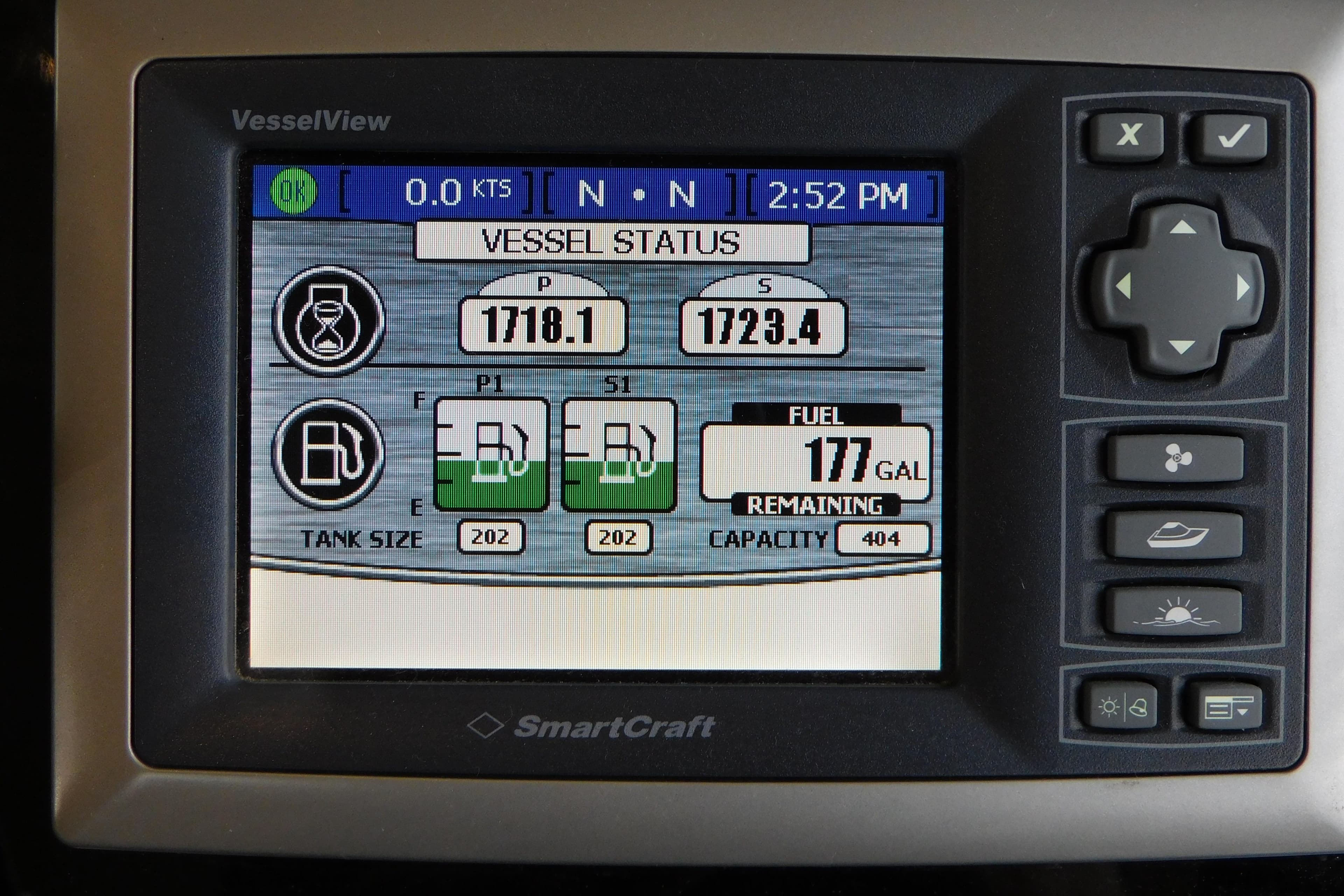 VesselView display on 2013 Sea Ray 510 Sundancer showing fuel and engine status.