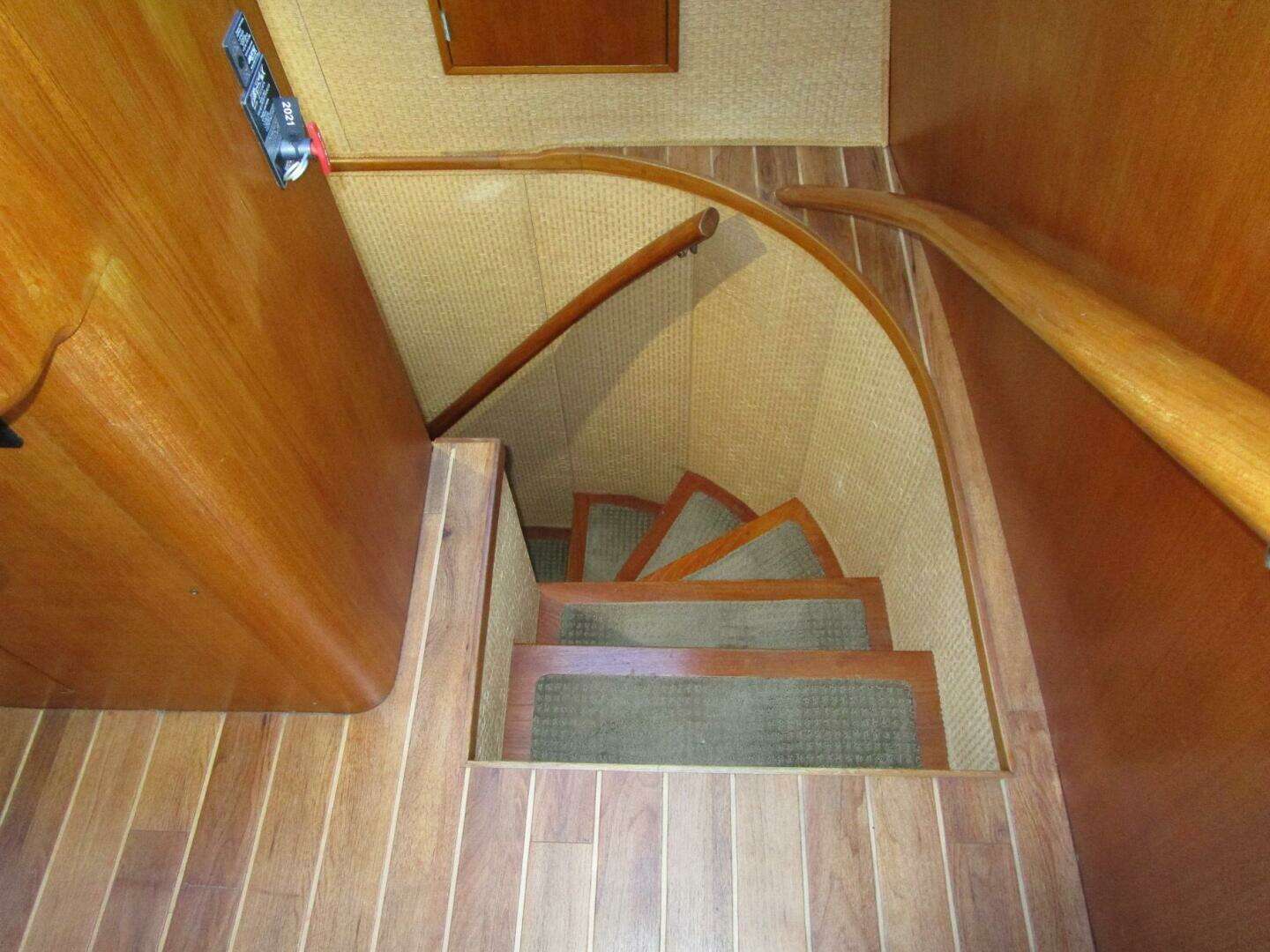 1990 Viking Cockpit Motor Yacht - Image 27