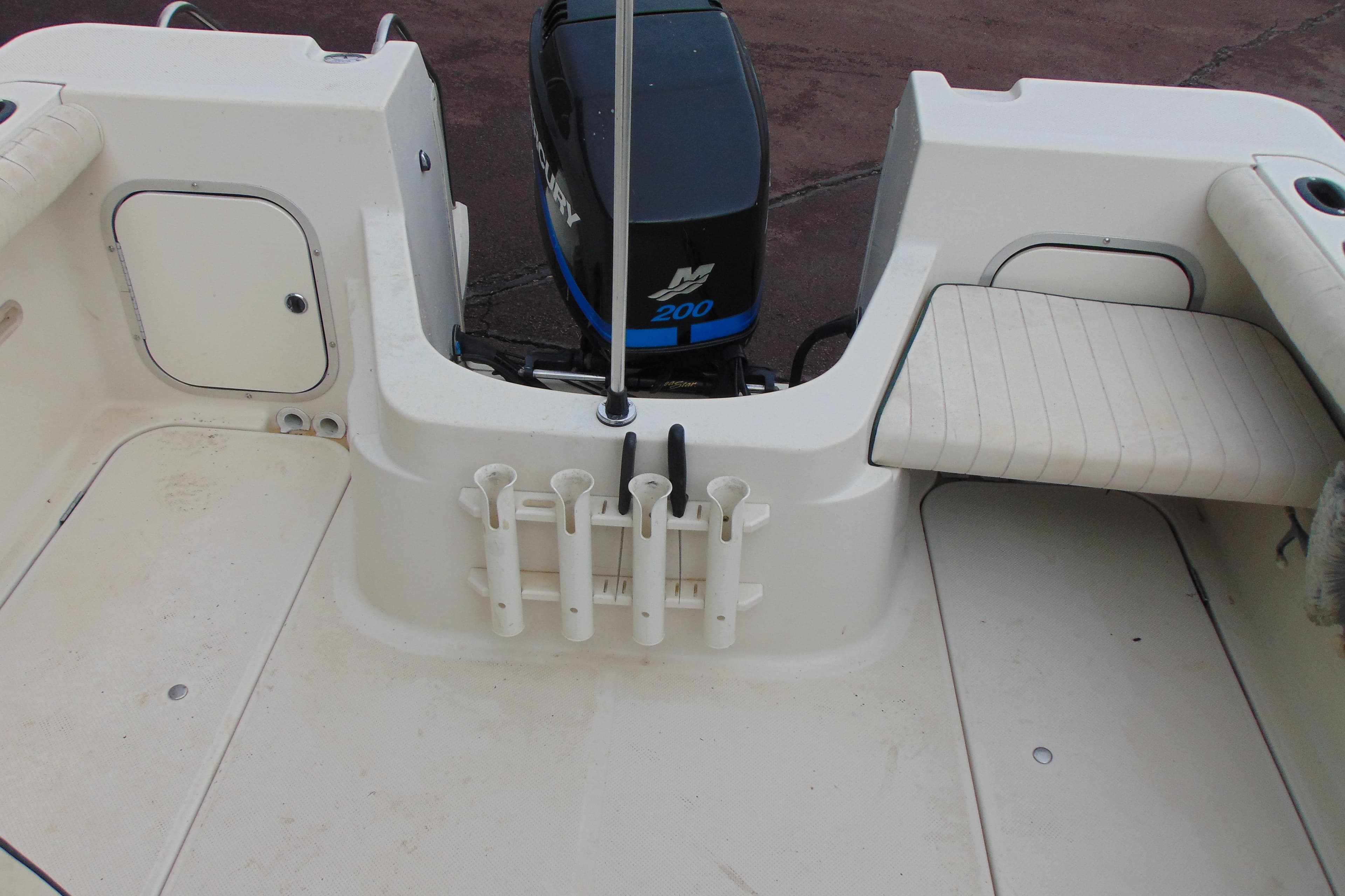 Bayliner 2302 Trophy Walkaround DX/LX 2000 boat interior with Mercury 200 engine.