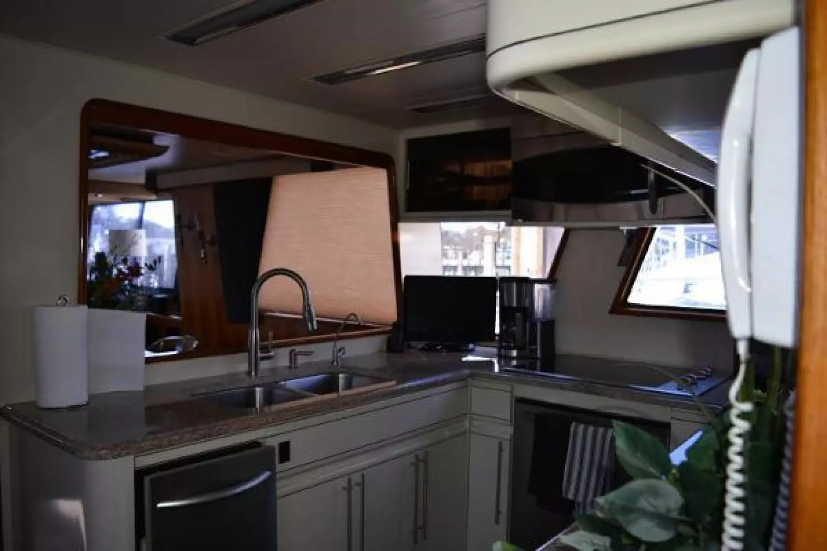 1989 Viking Motor Yacht - Image 48
