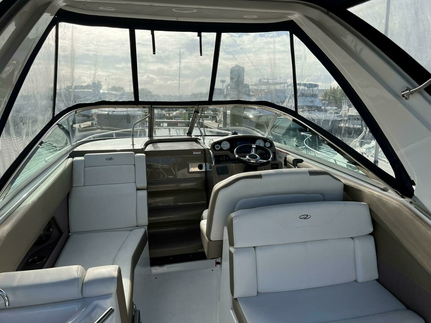 2017 Regal 28 Express - Image 8