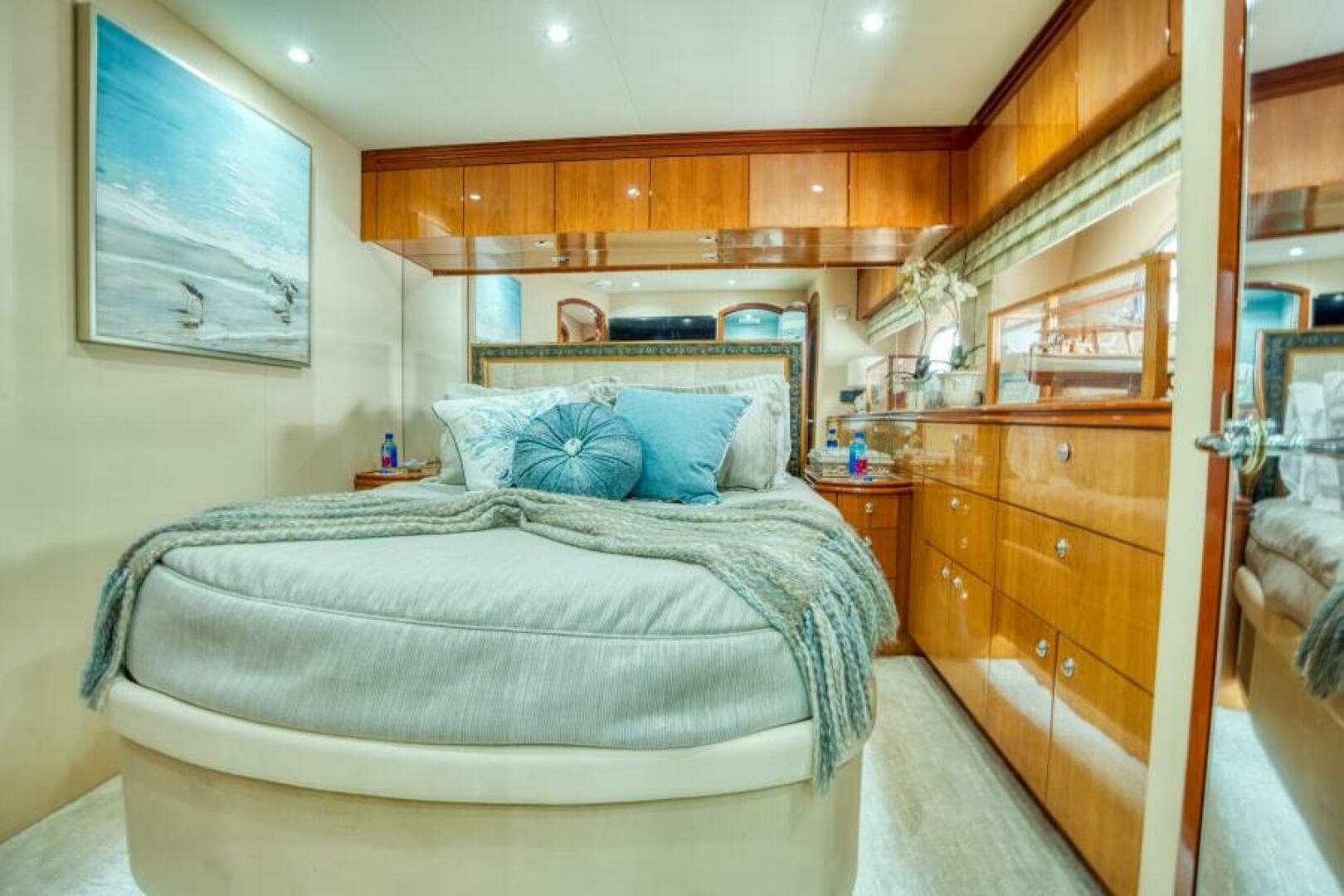 2007 Hatteras 80 Enclosed Bridge - Image 37